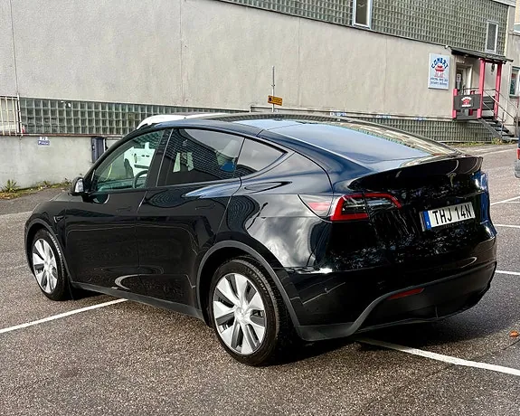 Tesla Model Y 2023 photo 5