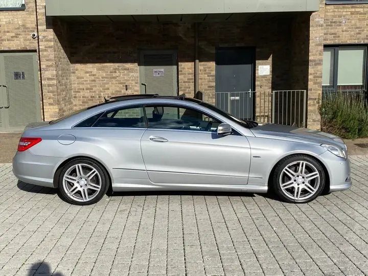 Mercedes-Benz E-Class 2012 photo 5