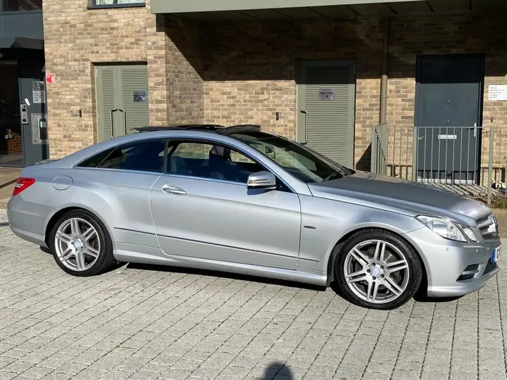Mercedes-Benz E-Class 2012 photo 4