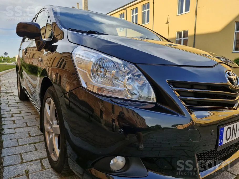 Toyota Verso 2011 photo 3