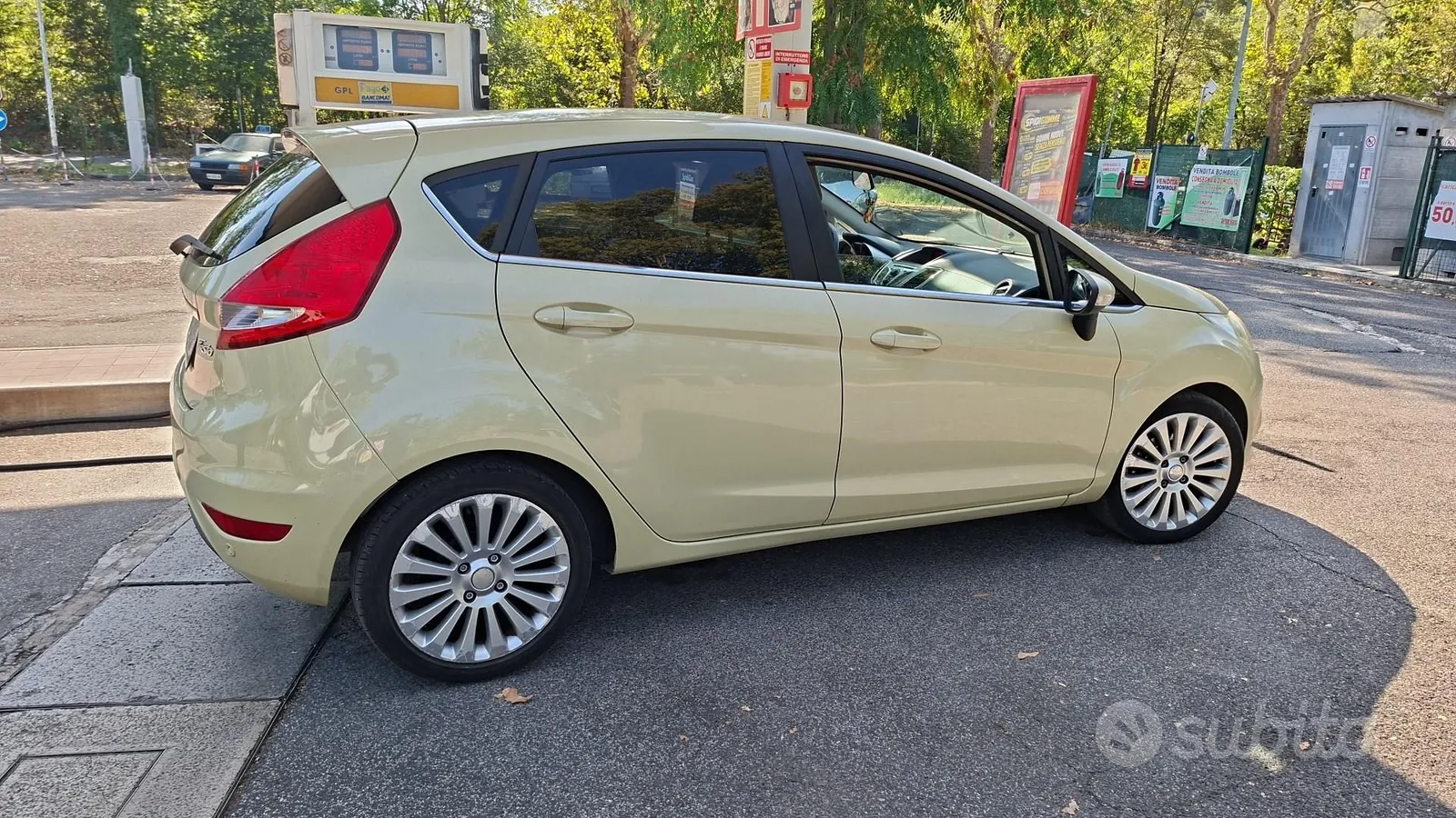 Ford Fiesta 2009 photo 2