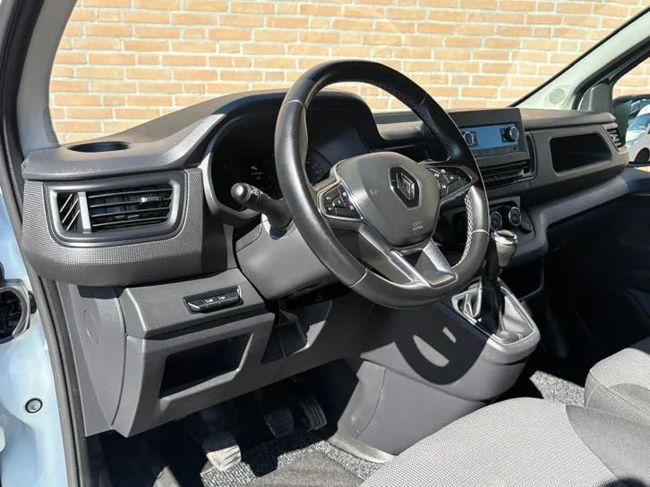 Renault Trafic 2022 photo 2