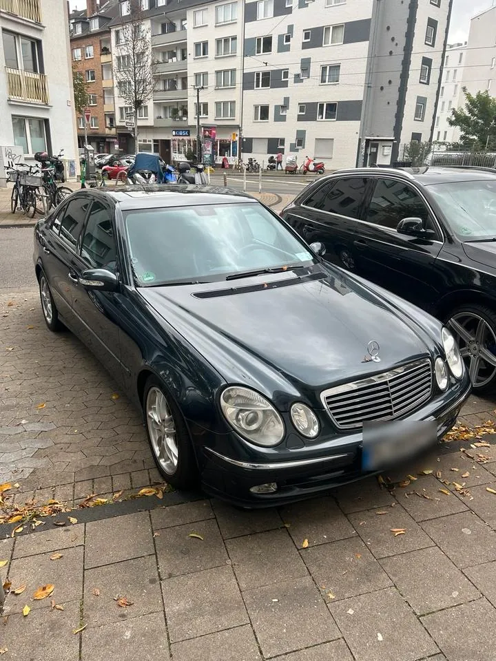 Mercedes-Benz W211