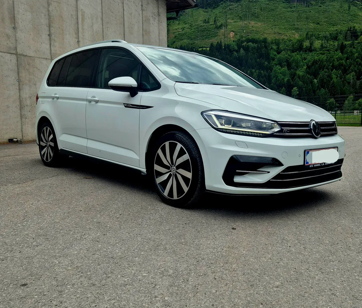 Volkswagen Touran 2019 photo 2