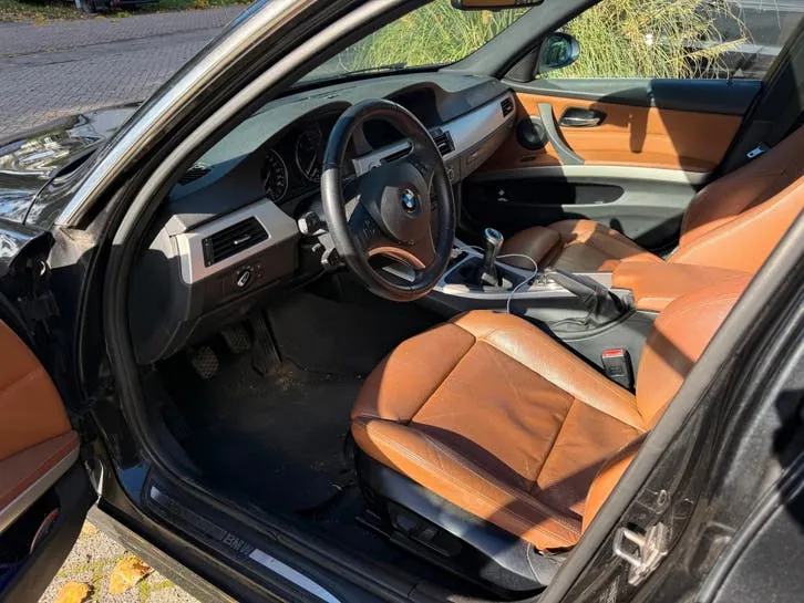 BMW 3 Series 2012 photo 2