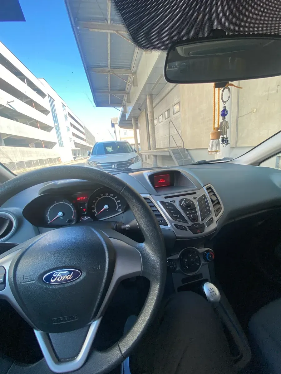 Ford Fiesta 2012 photo 3