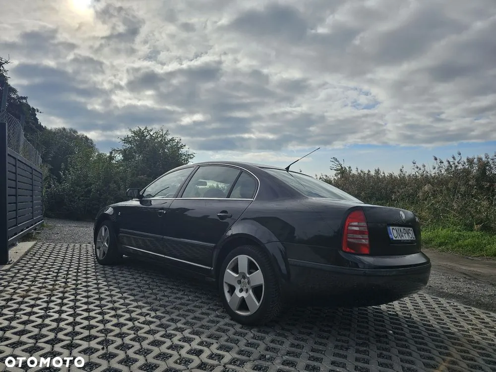 Skoda Superb 2004 photo 3
