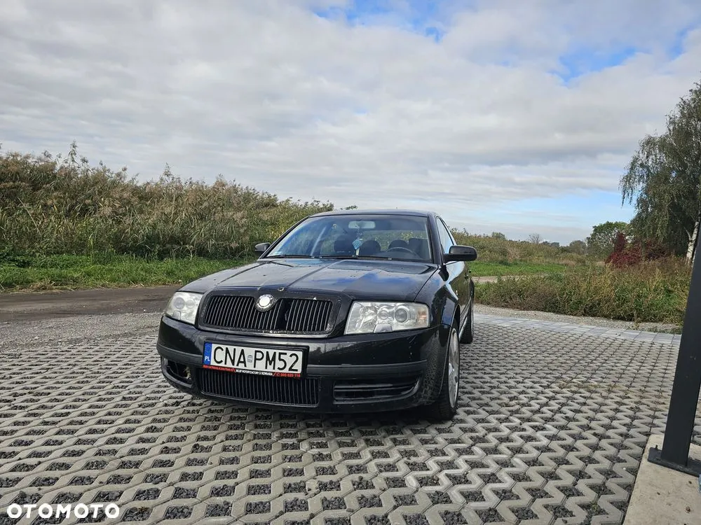 Skoda Superb 2004 photo 2
