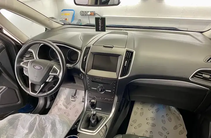 Ford Galaxy 2017 photo 3