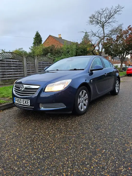 Vauxhall Insignia 2010 photo 2