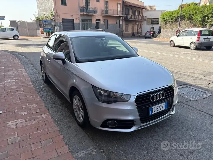 Audi A1 2010 photo 2