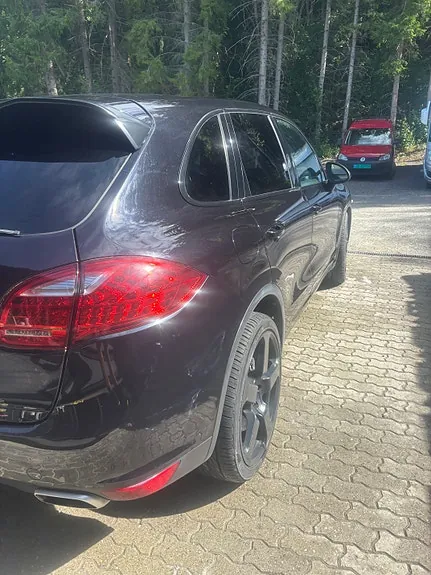 Porsche Cayenne 2011 photo 2