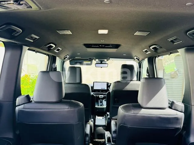 Toyota Voxy 2025 photo 5