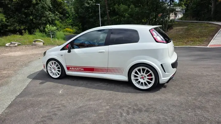 Fiat Punto Evo 2011 photo 2