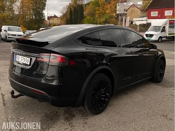 Tesla Model X 2017 photo 4