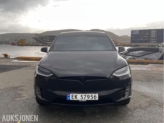 Tesla Model X 2017 photo 2
