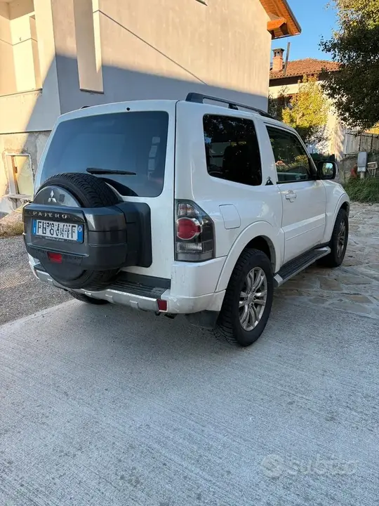 Mitsubishi Pajero 2017 photo 3