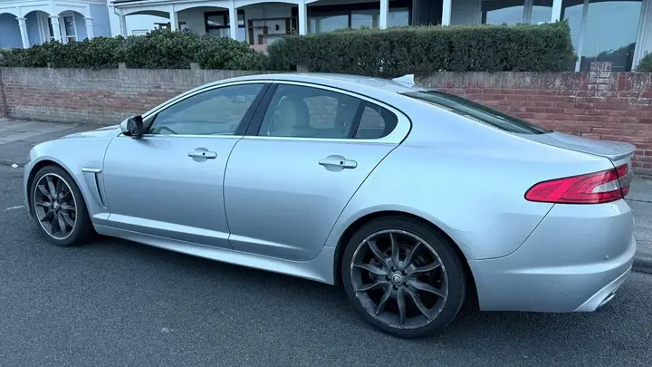Jaguar Xf 2013 photo 4