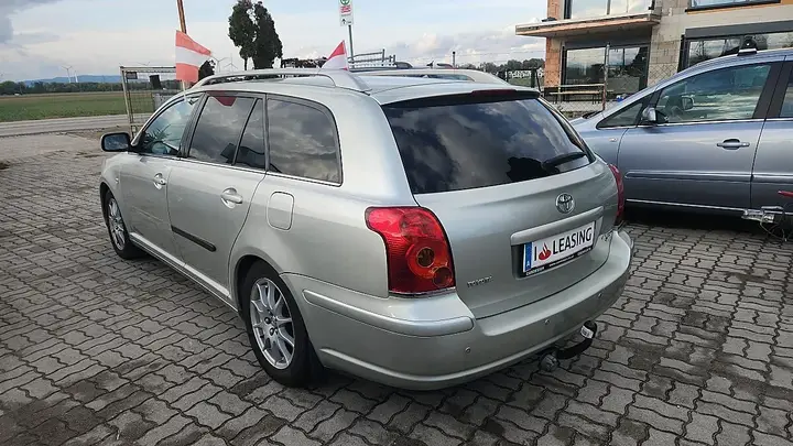 Toyota Avensis 2005 photo 2