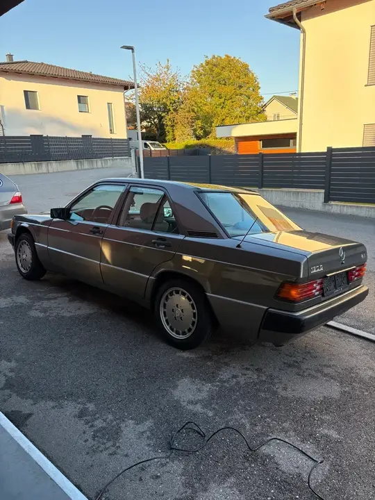 Mercedes-Benz 190 1989 photo 2