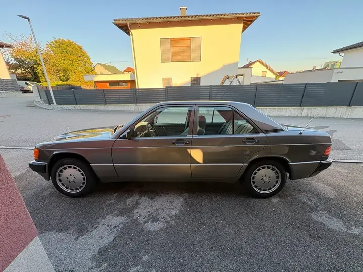 Mercedes-Benz 190 1989 photo 3