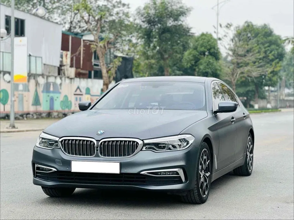 BMW 5 Series 2019 photo 2