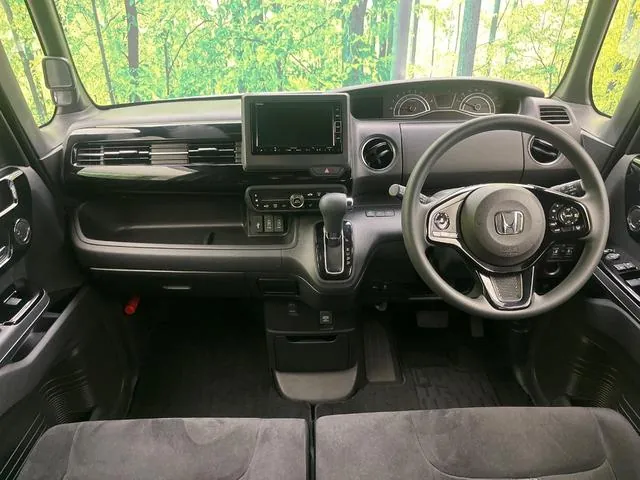 Honda N-Box L 2021 photo 2