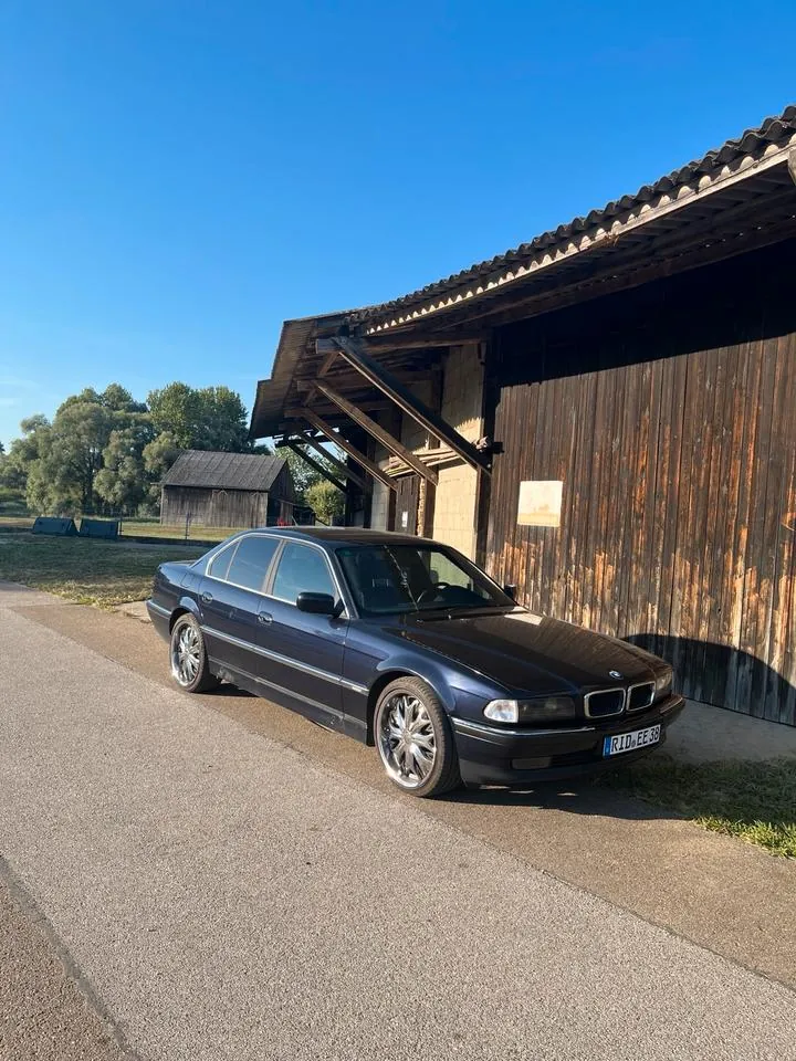 BMW 728I