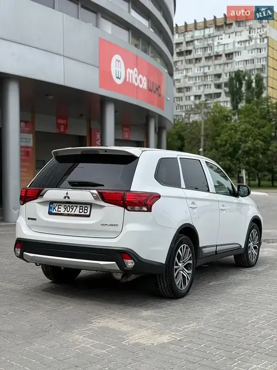 Mitsubishi Outlander 2016 photo 2