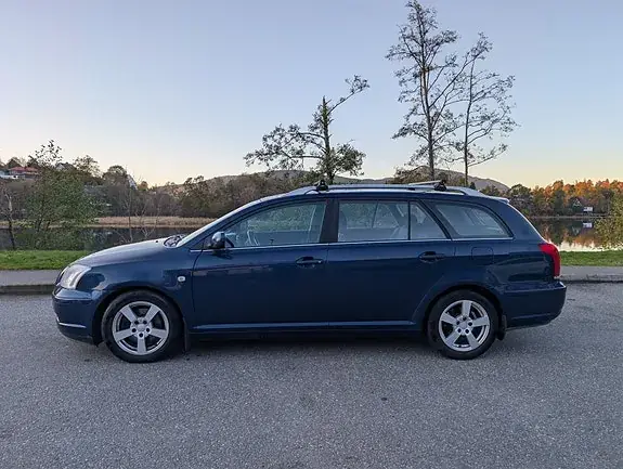 Toyota Avensis 2006 photo 2