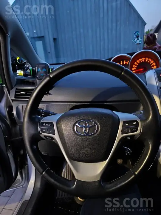 Toyota Verso 2011 photo 2
