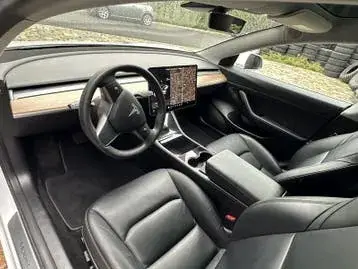 Tesla Model 3 2020 photo 2