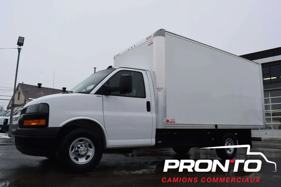 GMC Savana 2025 photo 3