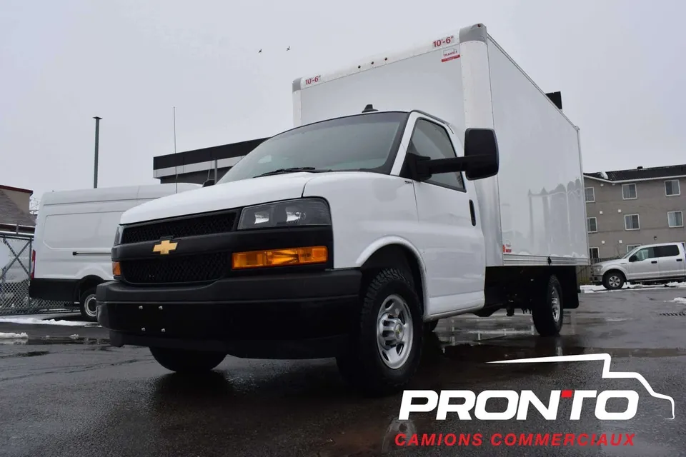 GMC Savana 2025 photo 2