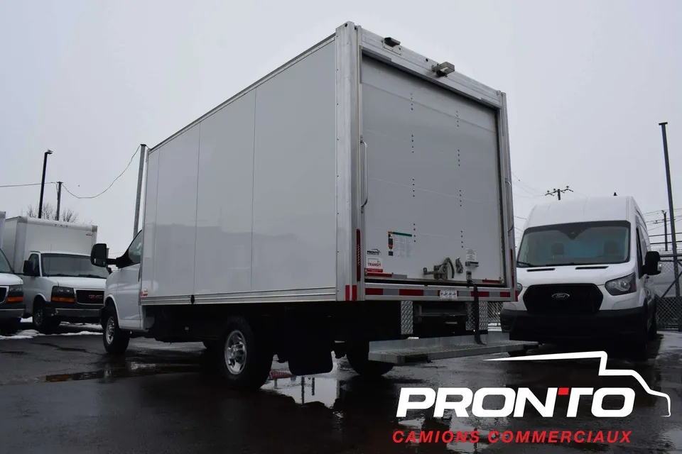 GMC Savana 2025 photo 5