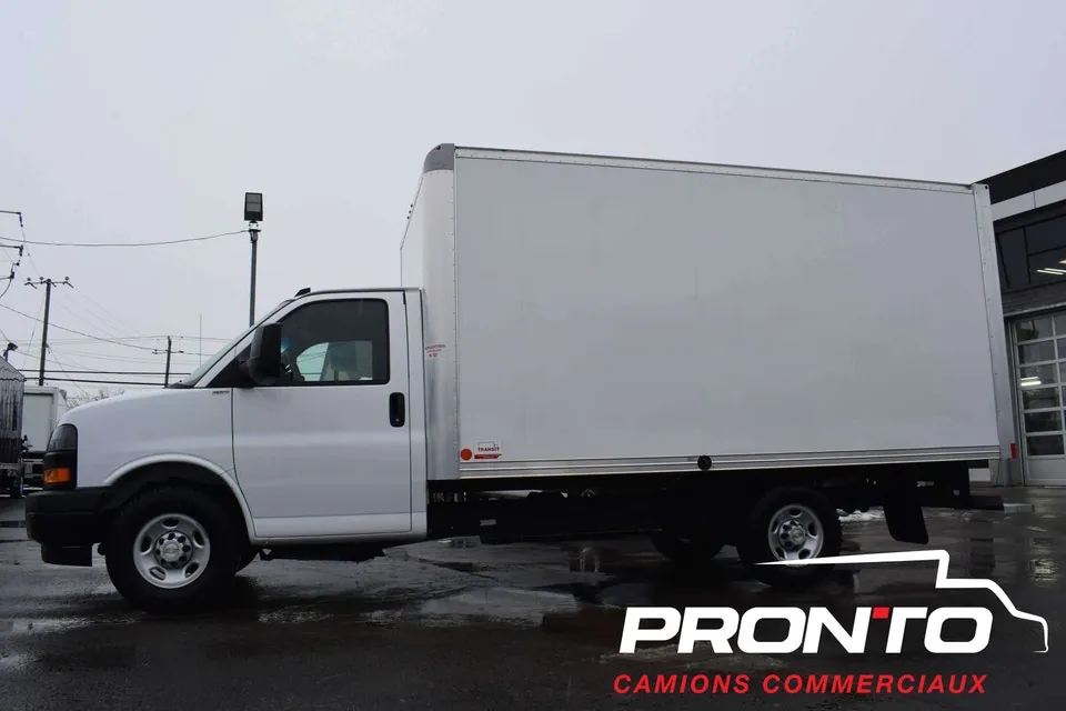 GMC Savana 2025 photo 4