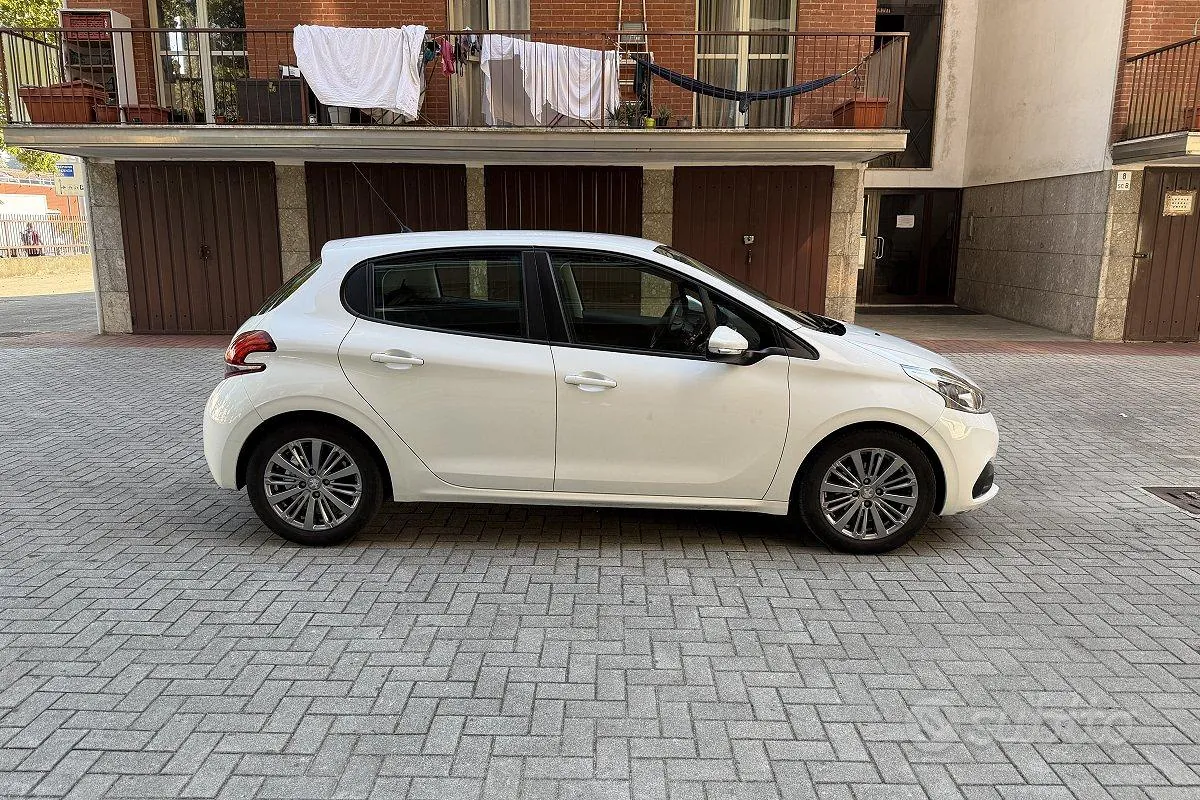Peugeot 208 2016 photo 5