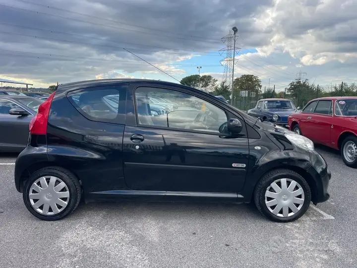 Peugeot 107 2008 photo 4