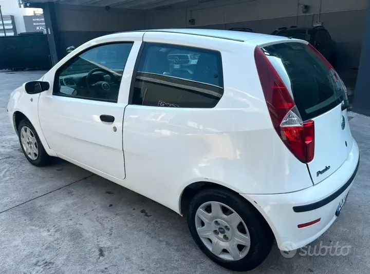 Fiat Punto 2005 photo 2