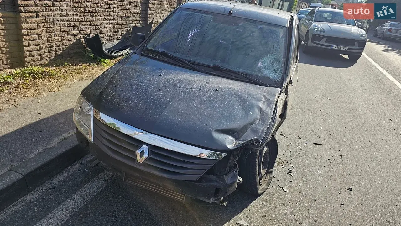 Renault Logan 2010 photo 2