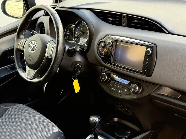 Toyota Yaris 2016 photo 2