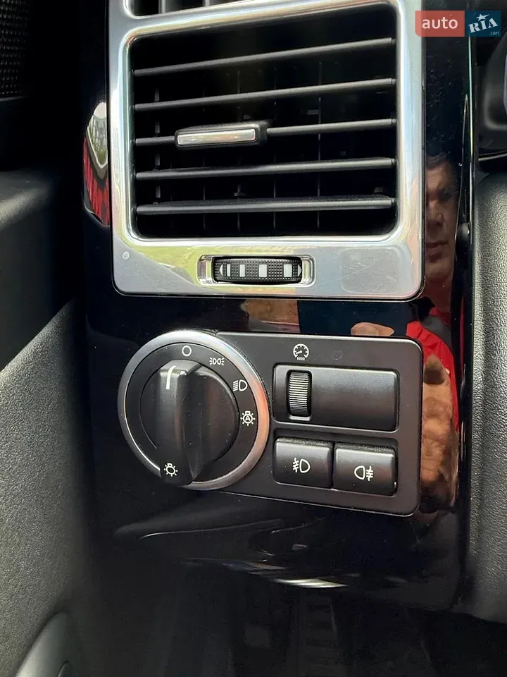Land Rover Range Rover 2011 photo 2