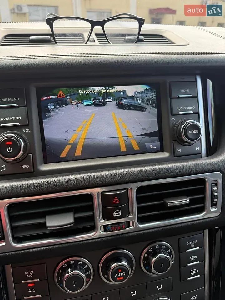 Land Rover Range Rover 2011 photo 3