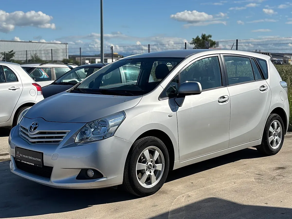 Toyota Verso 2011 photo 2