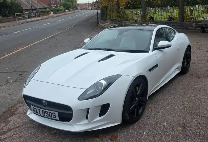 Jaguar F-Type 2015 photo 2