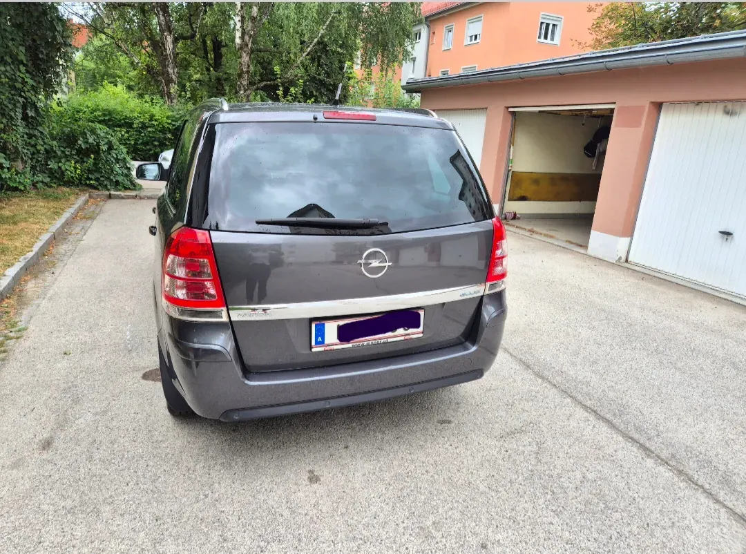 Opel Zafira 2011 photo 2