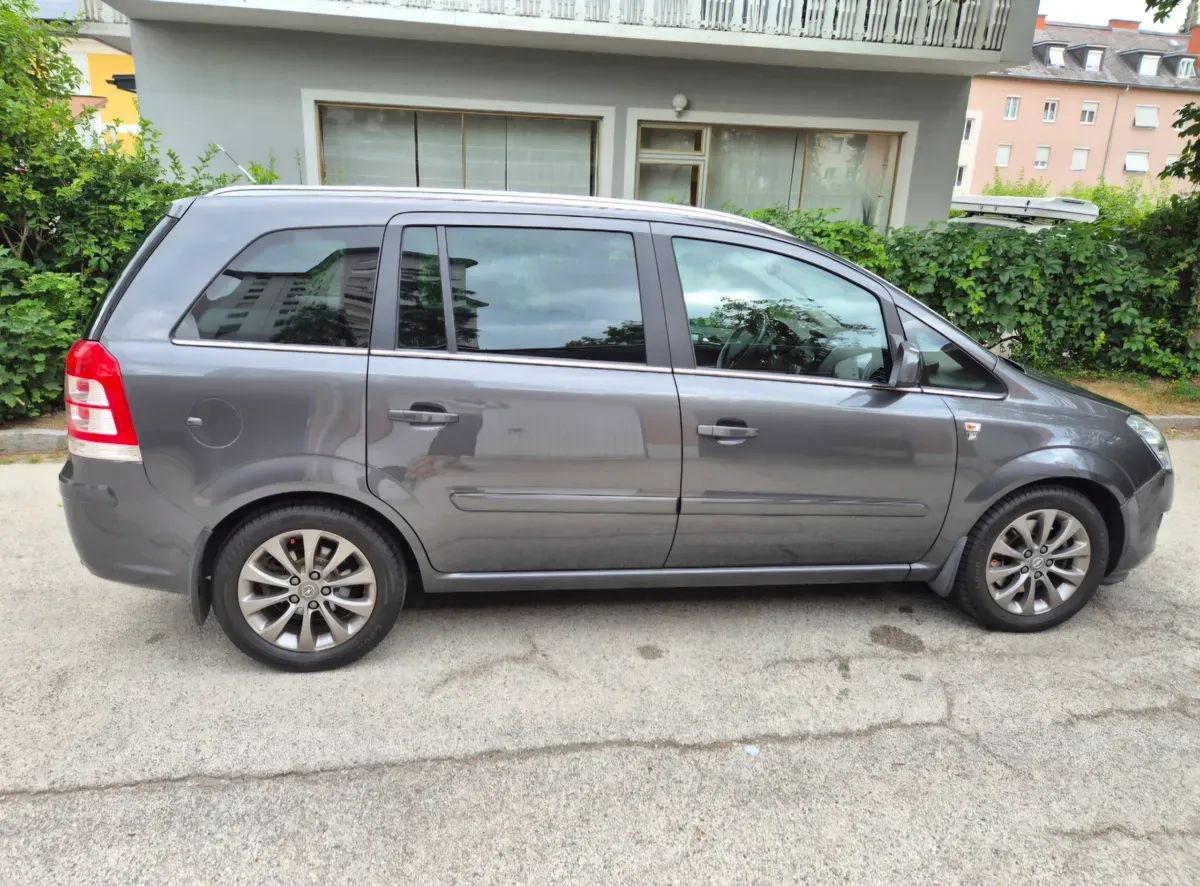 Opel Zafira 2011 photo 3