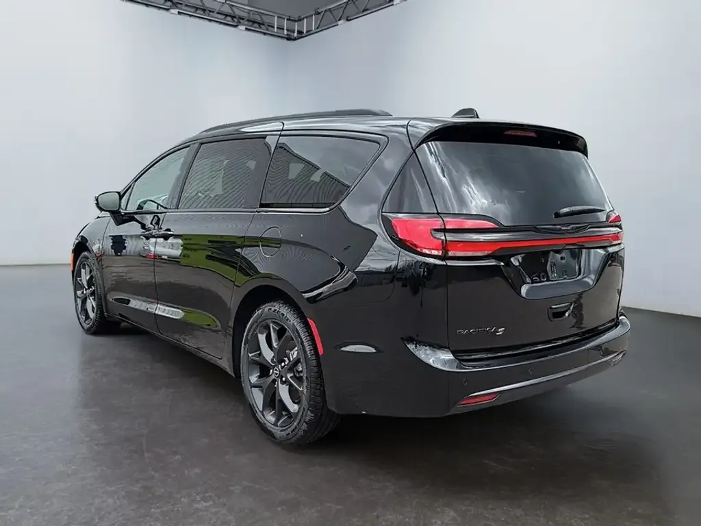 Chrysler Pacifica 2026 photo 5