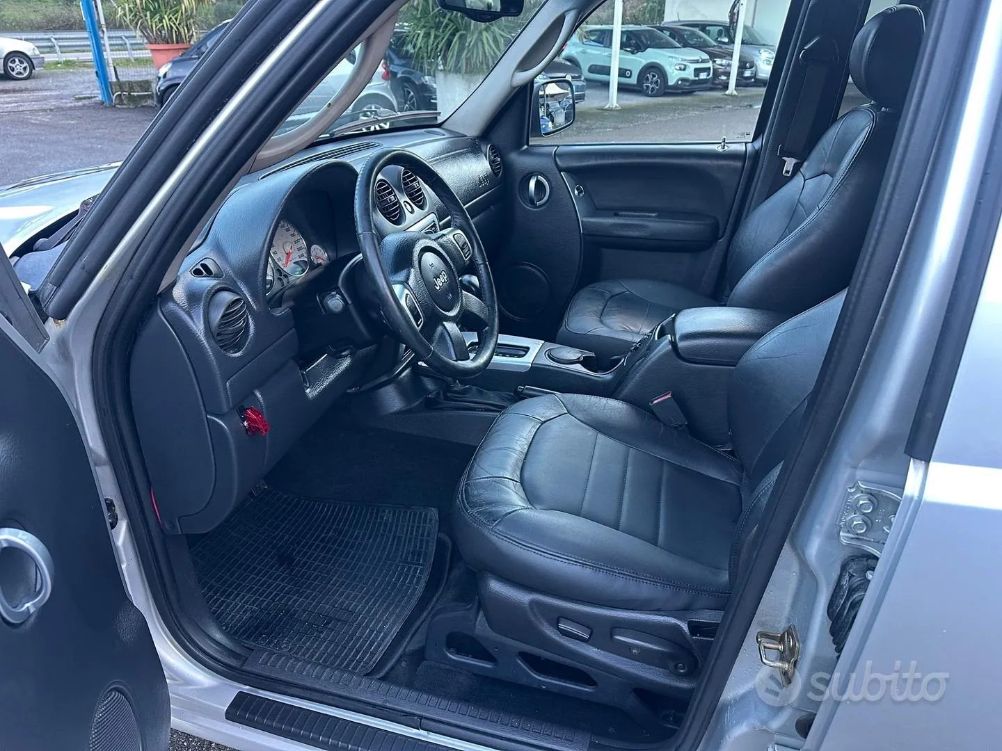 Jeep Cherokee 2003 photo 4