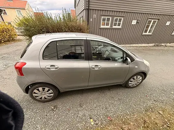 Toyota Yaris 2007 photo 2